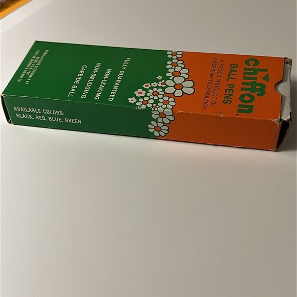 Vintage "U.S.A. Chiffon" Ball Pens by Berol USA 17 pens original box 1960’s/70’s - Picture 12 of 13